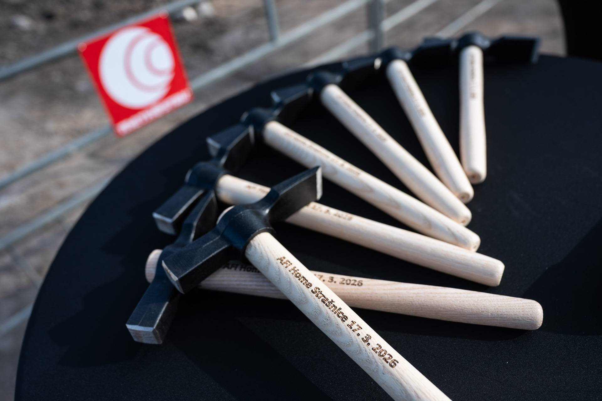 Zástupci AFI, MČ Praha 10 a Metrostav CZ poklepali na základní kámen. Projekt AFI Home Strašnice tímto vstoupil do hlavní fáze výstavby.