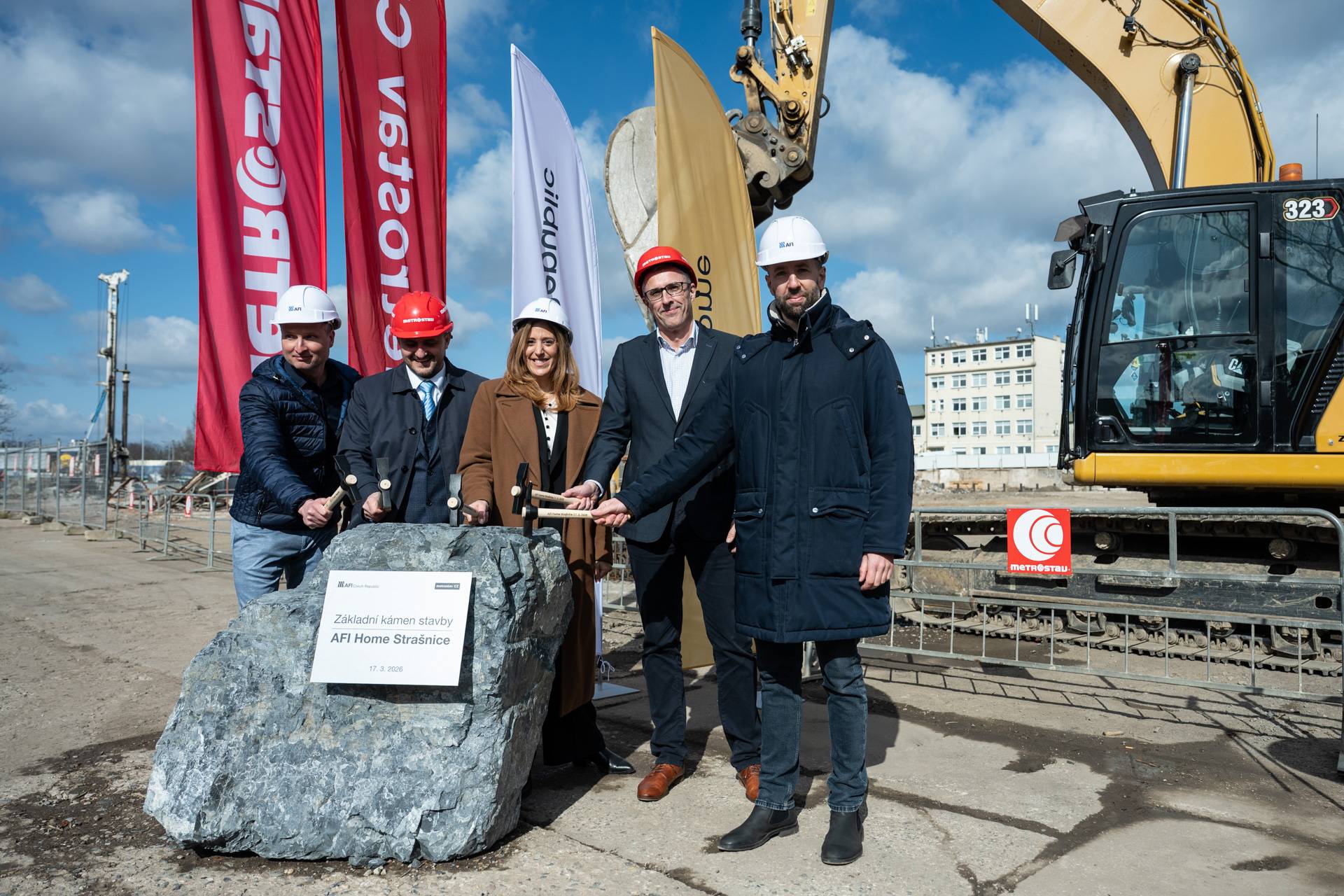 Zástupci AFI, MČ Praha 10 a Metrostav CZ poklepali na základní kámen. Projekt AFI Home Strašnice tímto vstoupil do hlavní fáze výstavby.